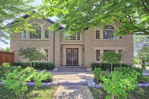 646 Brooker Ridge, Newmarket, ON 