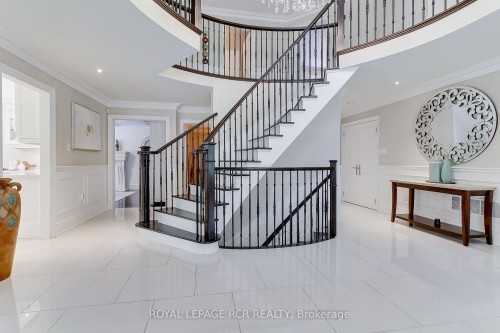 646 Brooker Ridge, Newmarket, ON 