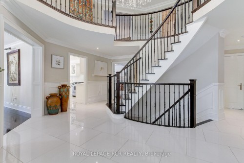 646 Brooker Ridge, Newmarket, ON 