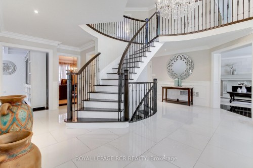 646 Brooker Ridge, Newmarket, ON 