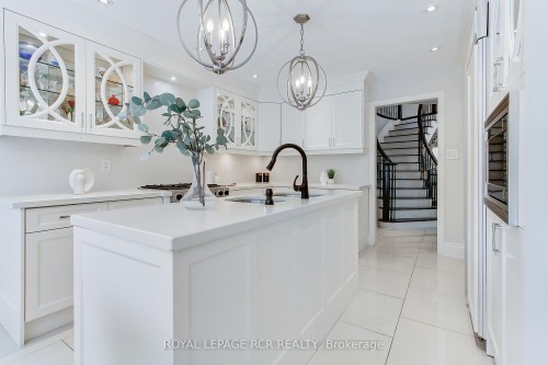 646 Brooker Ridge, Newmarket, ON 