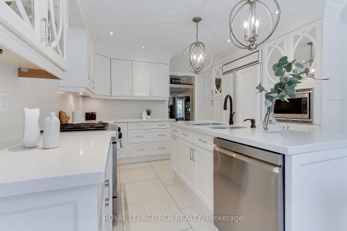 646 Brooker Ridge, Newmarket, ON 