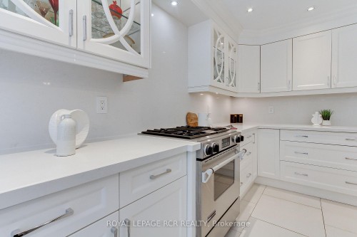 646 Brooker Ridge, Newmarket, ON 