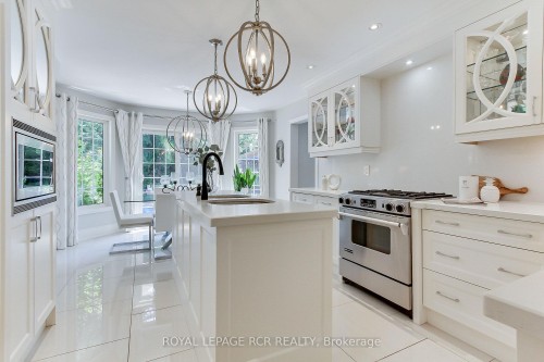 646 Brooker Ridge, Newmarket, ON 
