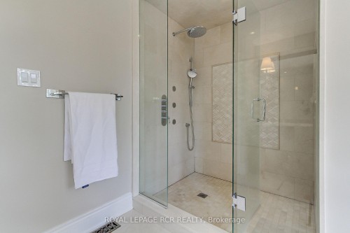 646 Brooker Ridge, Newmarket, ON 