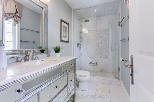 646 Brooker Ridge, Newmarket, ON 