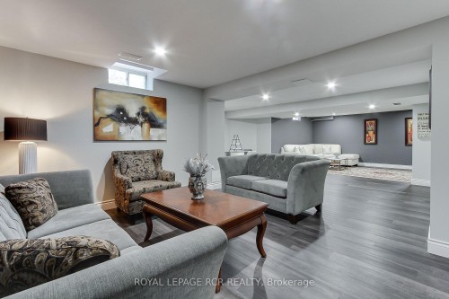 646 Brooker Ridge, Newmarket, ON 