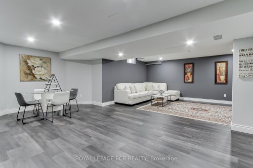 646 Brooker Ridge, Newmarket, ON 