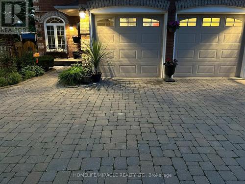 5522 Fleur-De-Lis Court, Mississauga, ON 
