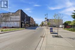 Located on lively Front St. Great for festivals. - 