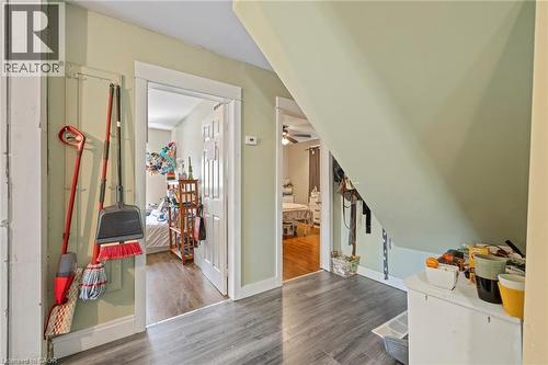 54 E Chestnut Street E, St. Catharines, ON - Indoor Photo Showing Other Room