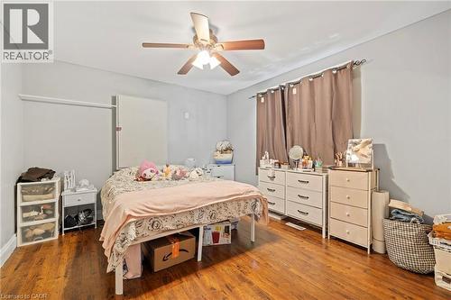 Bedroom featuring wood-finish flooring, a ceiling fan with light fixture, and light gray wall paint - 54 E Chestnut Street E, St. Catharines, ON - Indoor Photo Showing Bedroom