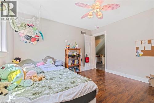 Spacious room featuring wood-finish flooring and a ceiling fan with integrated lighting - 54 E Chestnut Street E, St. Catharines, ON - Indoor Photo Showing Bedroom