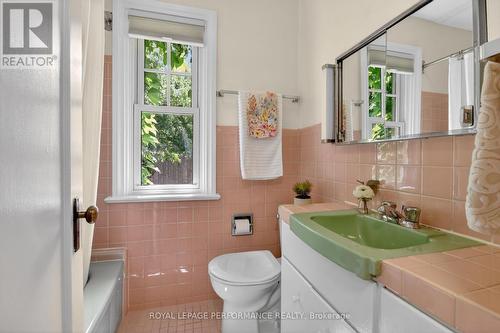 Main floor 4 pc Bathroom - 18 Harvard Avenue, Ottawa, ON 