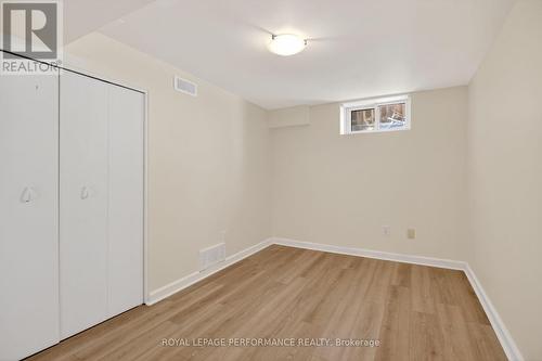 Lower level bedroom - 18 Harvard Avenue, Ottawa, ON 