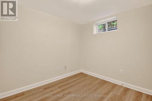Lower level bedroom - 18 Harvard Avenue, Ottawa, ON 