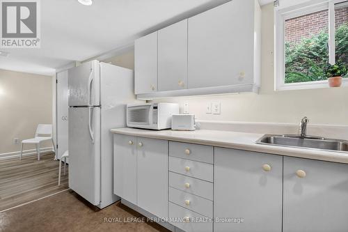 Lower level kitchen - 18 Harvard Avenue, Ottawa, ON 