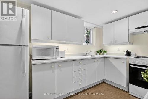 Lower level kitchen - 18 Harvard Avenue, Ottawa, ON 