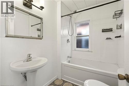 34 Edward Street, Hamilton, ON - Indoor Photo Showing Bathroom