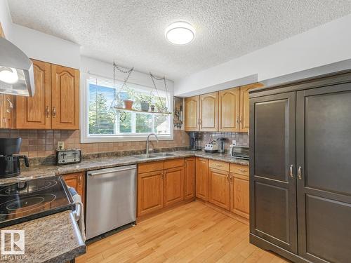 10511 26 Av Nw, Edmonton, AB 