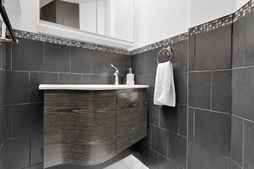 Bathroom - 6790  - 6794 Rue Chatelain, Montréal (Rosemont/La Petite-Patrie), QC - Indoor Photo Showing Bathroom