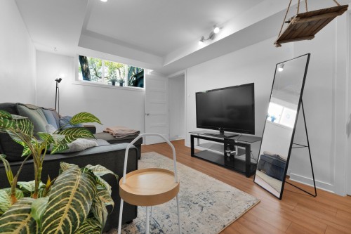 Bachelor - 6790  - 6794 Rue Chatelain, Montréal (Rosemont/La Petite-Patrie), QC - Indoor