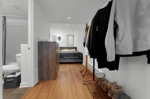 Bachelor - 6790  - 6794 Rue Chatelain, Montréal (Rosemont/La Petite-Patrie), QC - Indoor