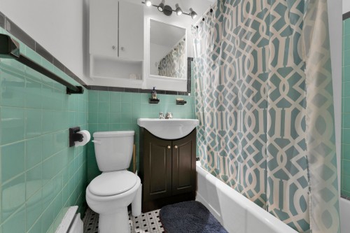 Bathroom - 6790  - 6794 Rue Chatelain, Montréal (Rosemont/La Petite-Patrie), QC - Indoor Photo Showing Bathroom