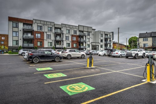 Stationnement - 404-10065 Rue De L'Épervier, Mirabel, QC 