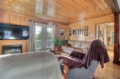 Salon - 642 6E Rue O., Amos, QC 