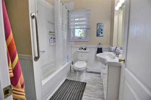 Salle de bains - 642 6E Rue O., Amos, QC 