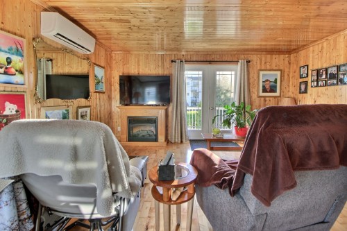 Salon - 642 6E Rue O., Amos, QC 