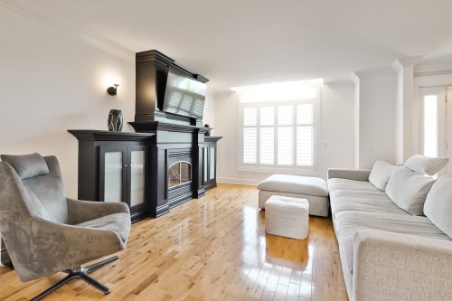 Salon - 111 Rue Poupart, Saint-Isidore, QC 