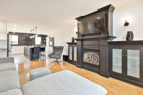 Salon - 111 Rue Poupart, Saint-Isidore, QC 