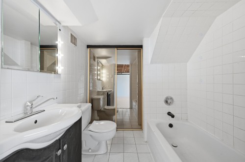 Salle de bains - 4855 Rue Frontenac, Saint-Hyacinthe, QC 