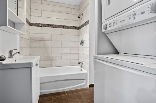 Salle de bains - 7744 Av. Henri-Julien, Montréal (Villeray/Saint-Michel/Parc-Extension), QC 