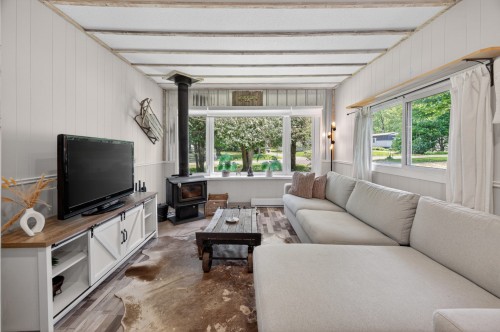 Living Room - 24 Rue Grenier, Sutton, QC 