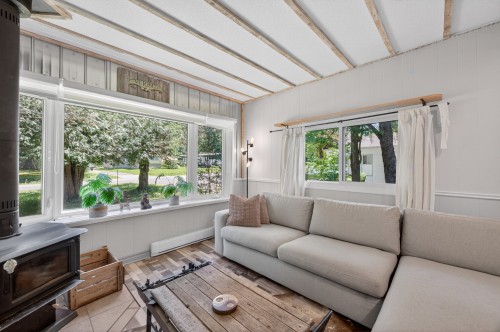 Living Room - 24 Rue Grenier, Sutton, QC 