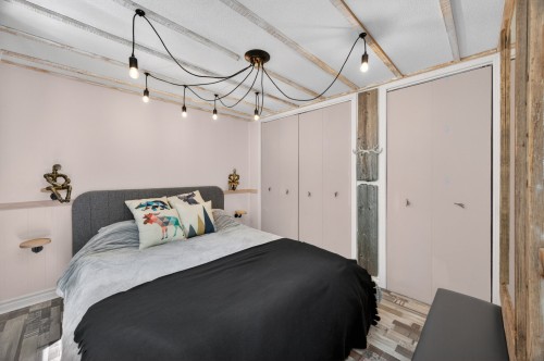 Master Bedroom - 24 Rue Grenier, Sutton, QC 
