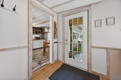 Mud Room - 24 Rue Grenier, Sutton, QC 