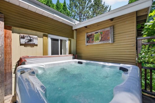 Spa - 24 Rue Grenier, Sutton, QC 