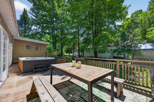 Patio - 24 Rue Grenier, Sutton, QC 