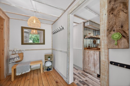 Mud Room - 24 Rue Grenier, Sutton, QC 