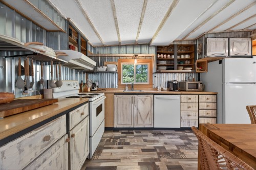 Kitchen - 24 Rue Grenier, Sutton, QC 