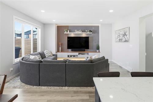2 Mara Pl, Winnipeg, MB 