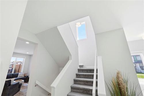 2 Mara Pl, Winnipeg, MB 