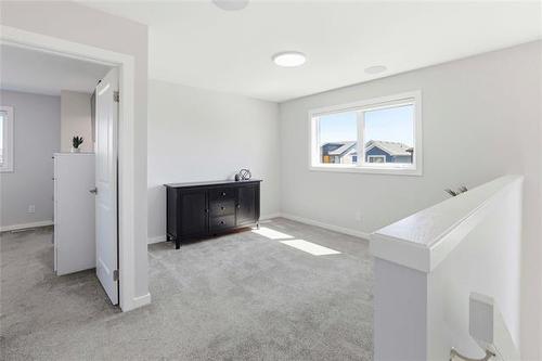 2 Mara Pl, Winnipeg, MB 