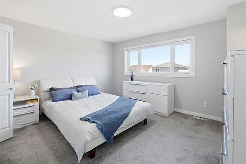 2 Mara Pl, Winnipeg, MB 