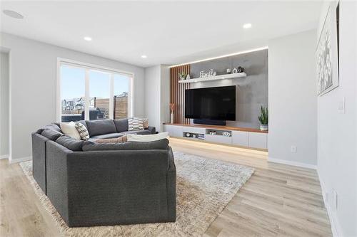 2 Mara Pl, Winnipeg, MB 