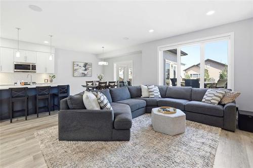 2 Mara Pl, Winnipeg, MB 